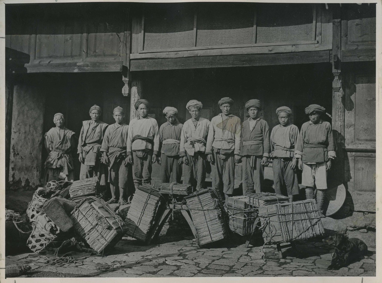 Untold Histories: a photo of Lao Chao and a team of Chinese plant collectors